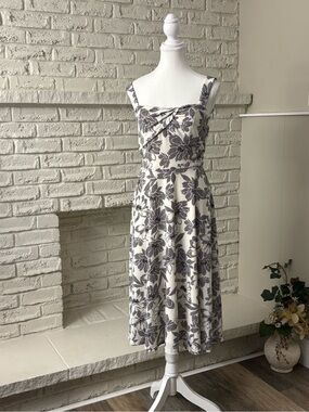 Maggy London Monochrome Floral Midi Dress - Size 4